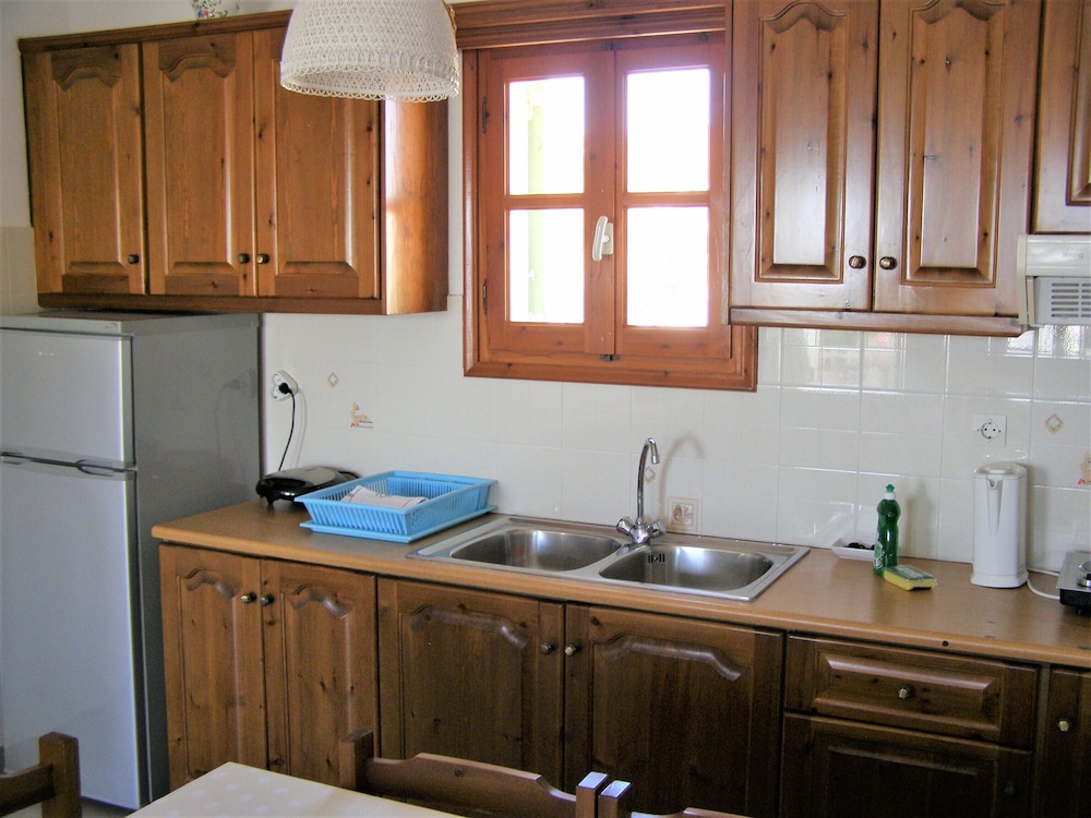 Elena Studios & Apartments 58/60