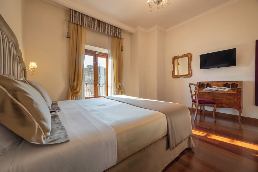 DELUXE, DOUBLE BED, CITY VIEW