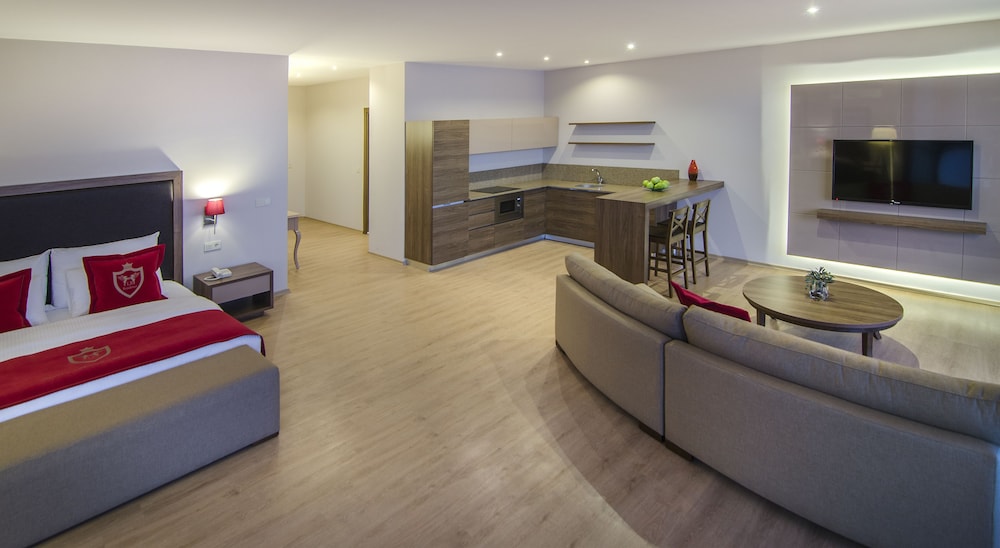 Ladies Beach Residence Hotel 34/68