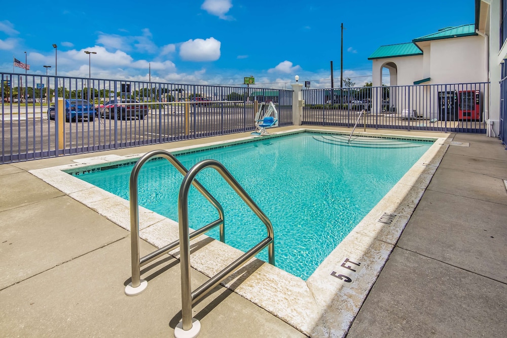 Motel6 Pensacola, FL - NAS 23/35