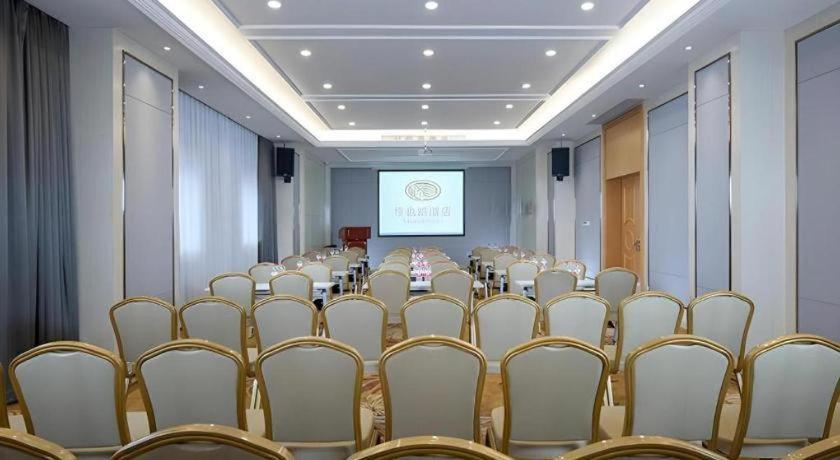 Vienna Hotel (Zhongshan Rainbow Avenue) 42/58
