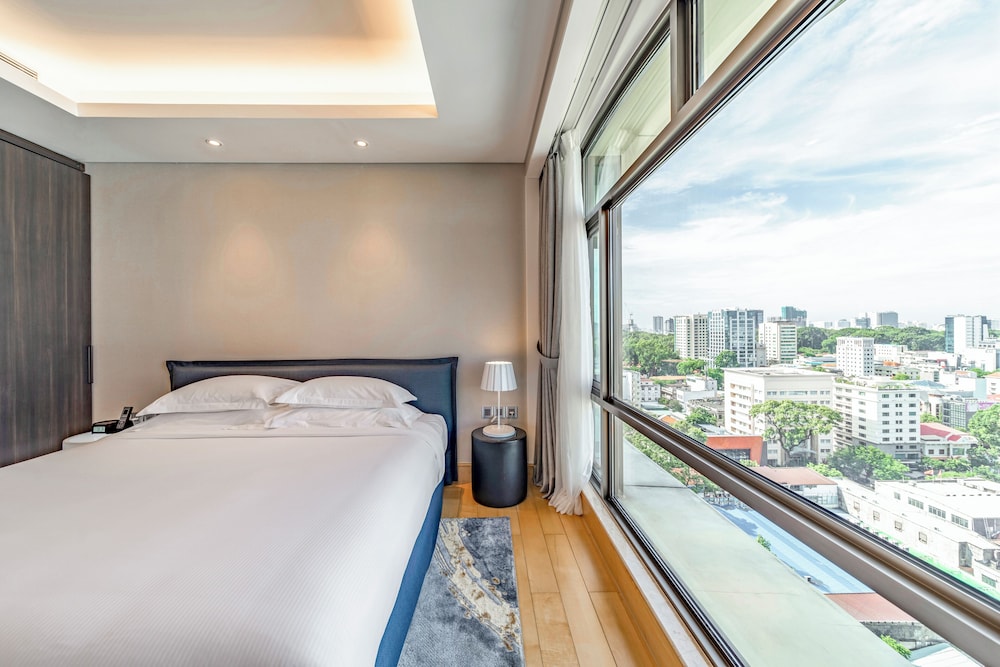 DELUXE, STUDIO, SUITE, KING BED, CITY VIEW