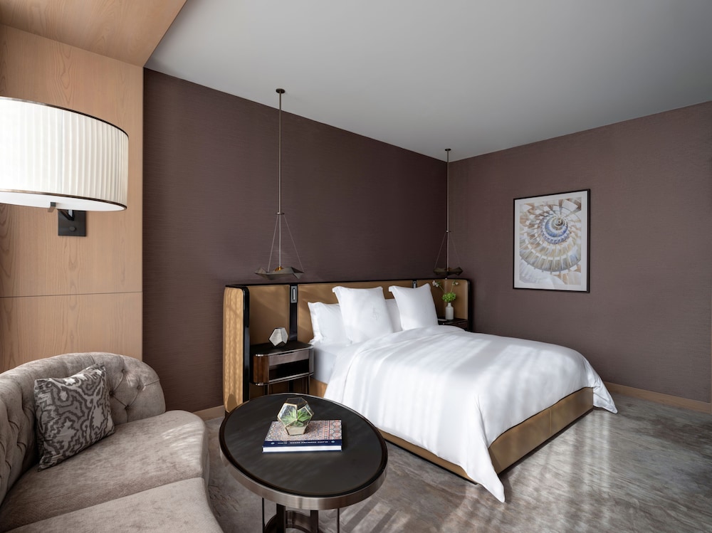 Four Seasons Hotel Dubai International Financial Centre 30/86