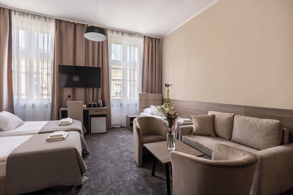 Maksymilian Hotel 50/70