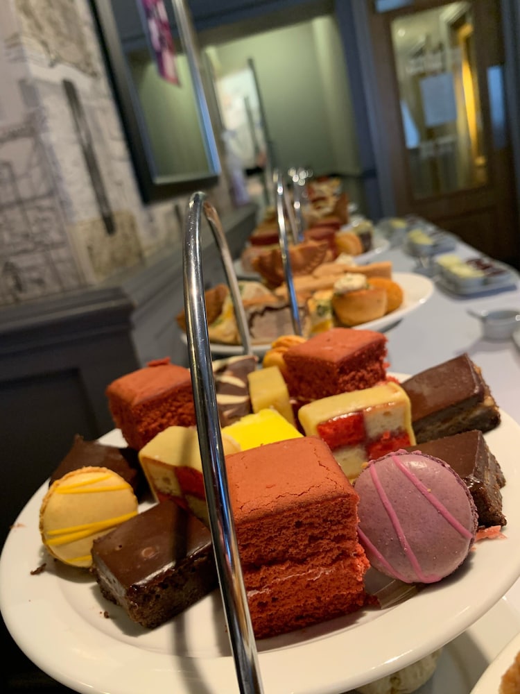 The County Hotel 40/50