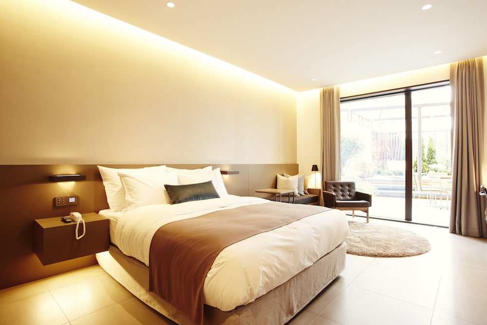 Garden, Deluxe, Double Bed, Balcony, Bathtub