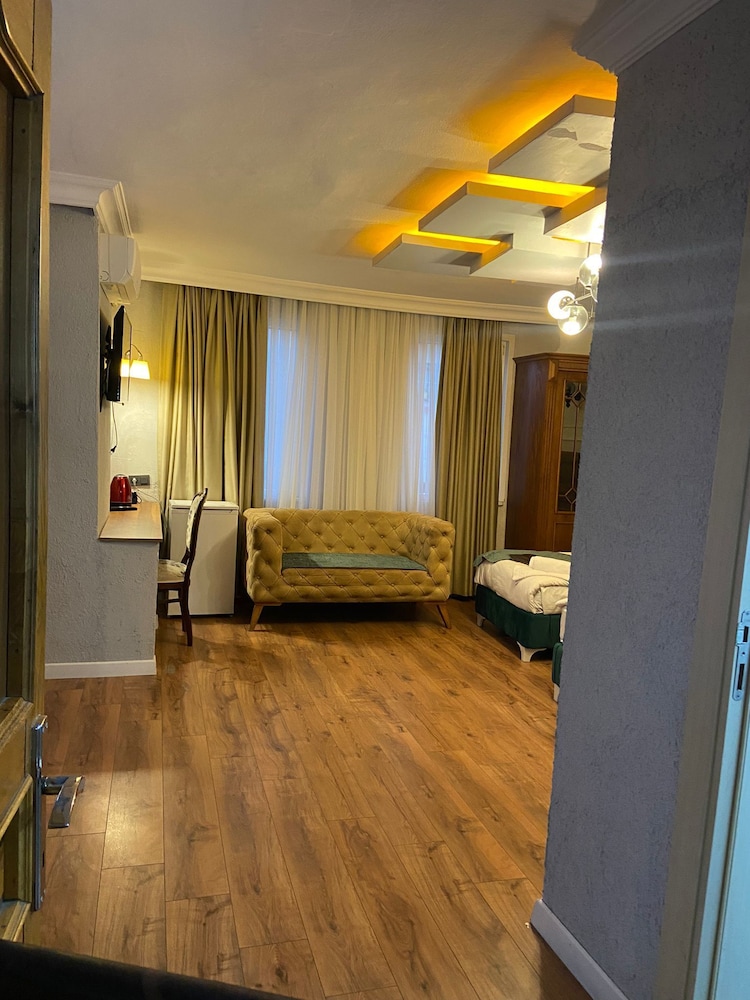 Aruna Hotel 9/50