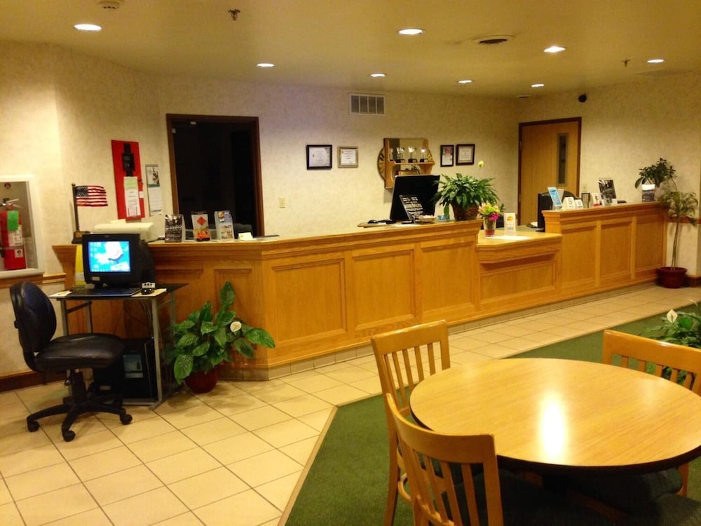 Super 8 by Wyndham Ava MO 10/24