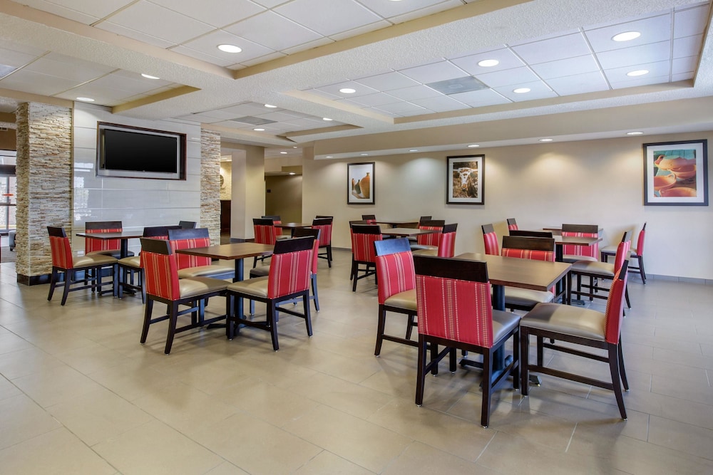Comfort Inn & Suites SW Houston Sugarland 42/55