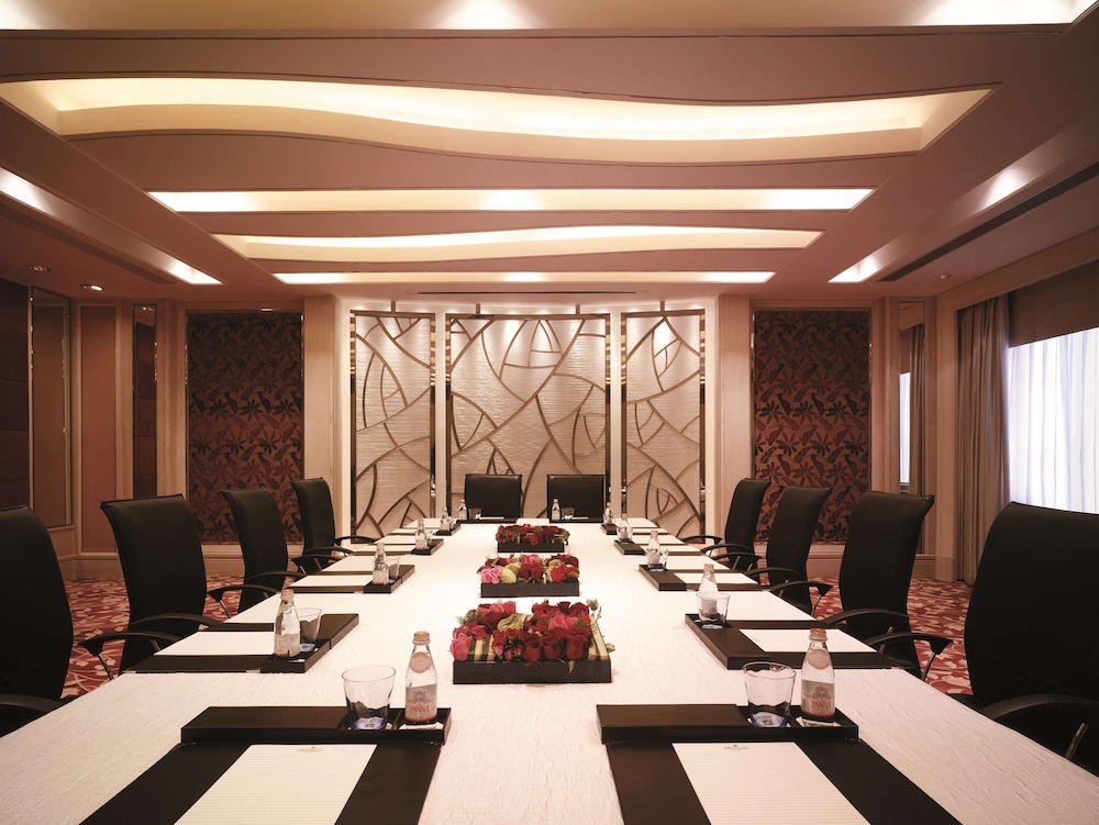 Pudong Shangri La 67/77