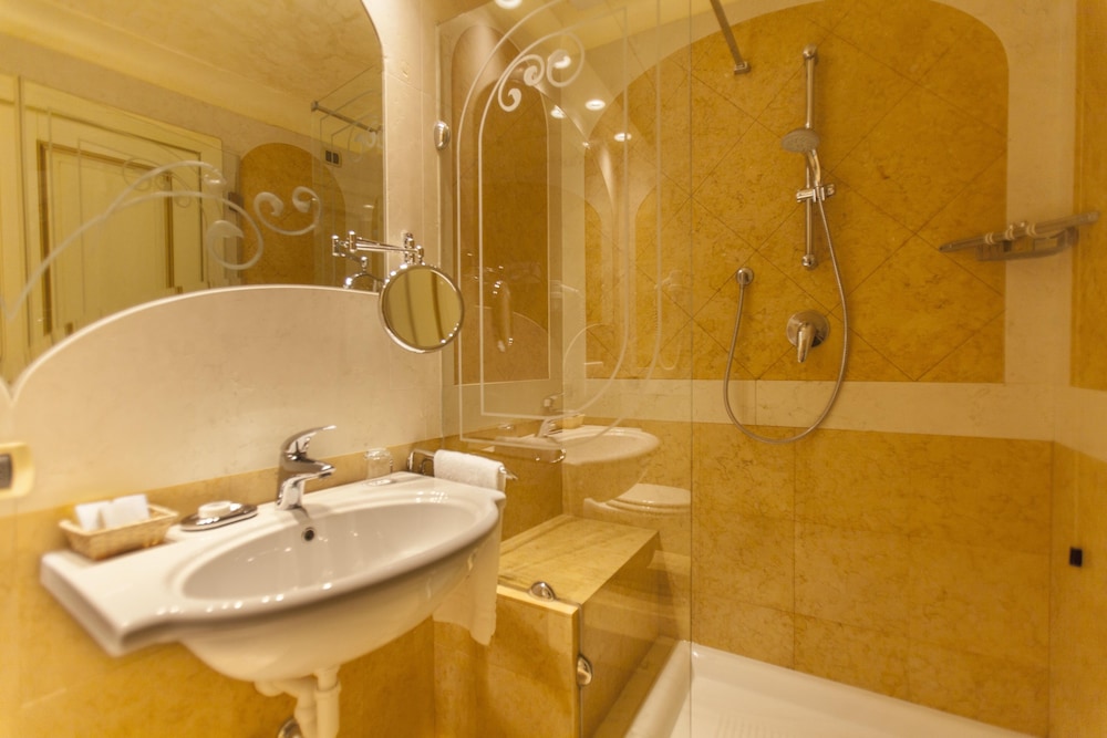 Hotel Colomba D Oro 79/79