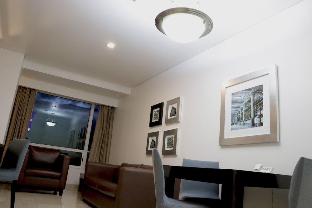 Hotel & Suites PF 24/43