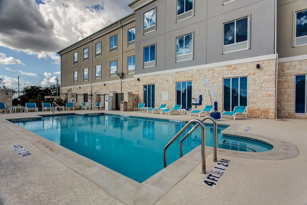 Holiday Inn Express & Suites Gatesville N. Ft Hood 1/65