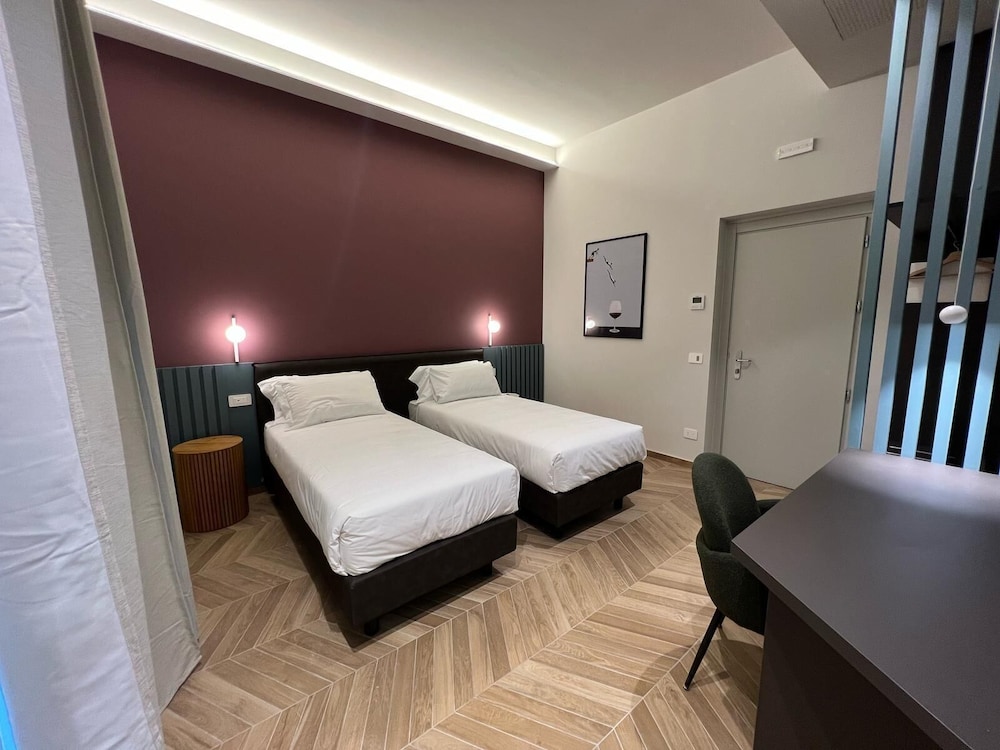 SUPERIOR, TWIN BEDS