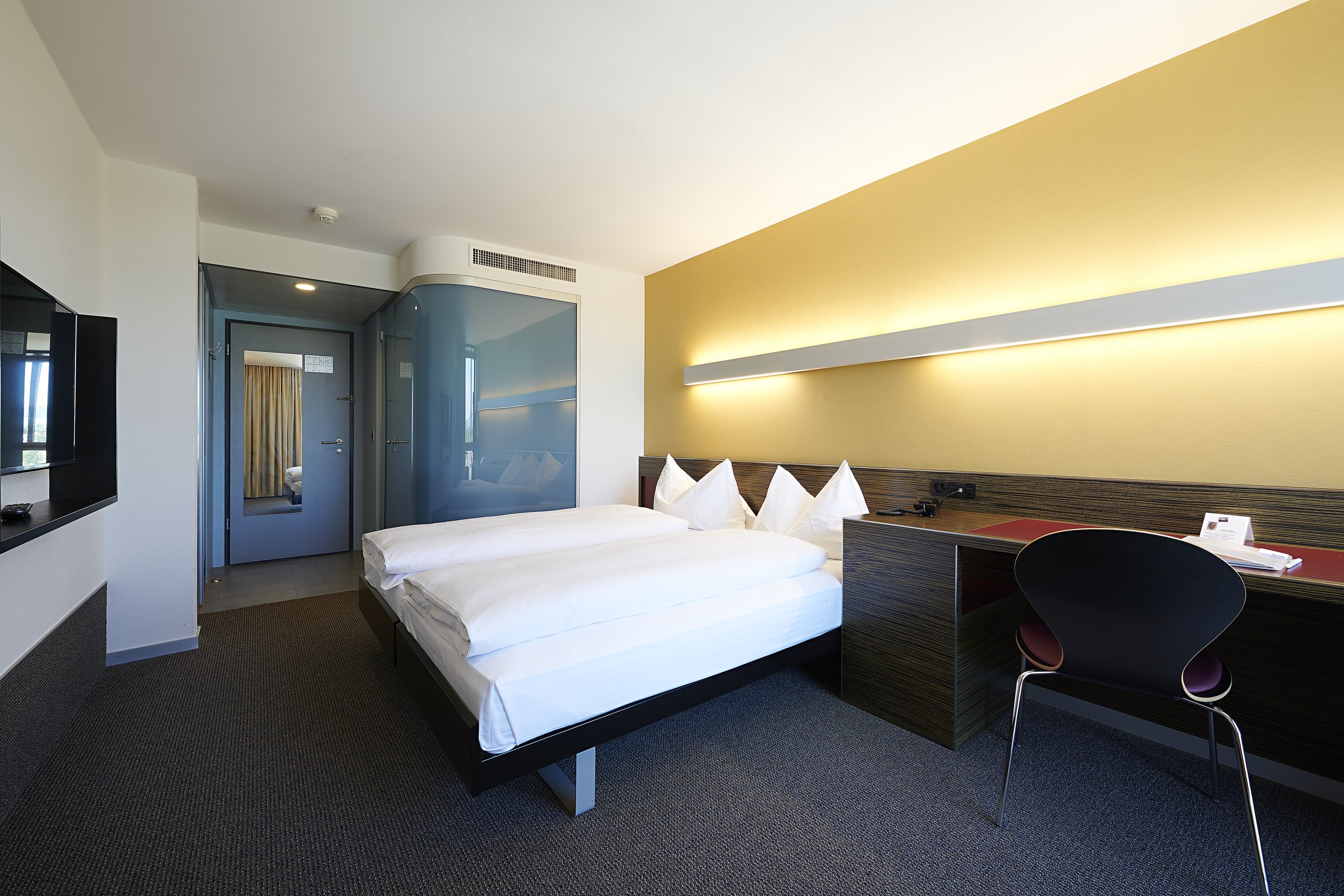 Hotel Ambassador 10/24