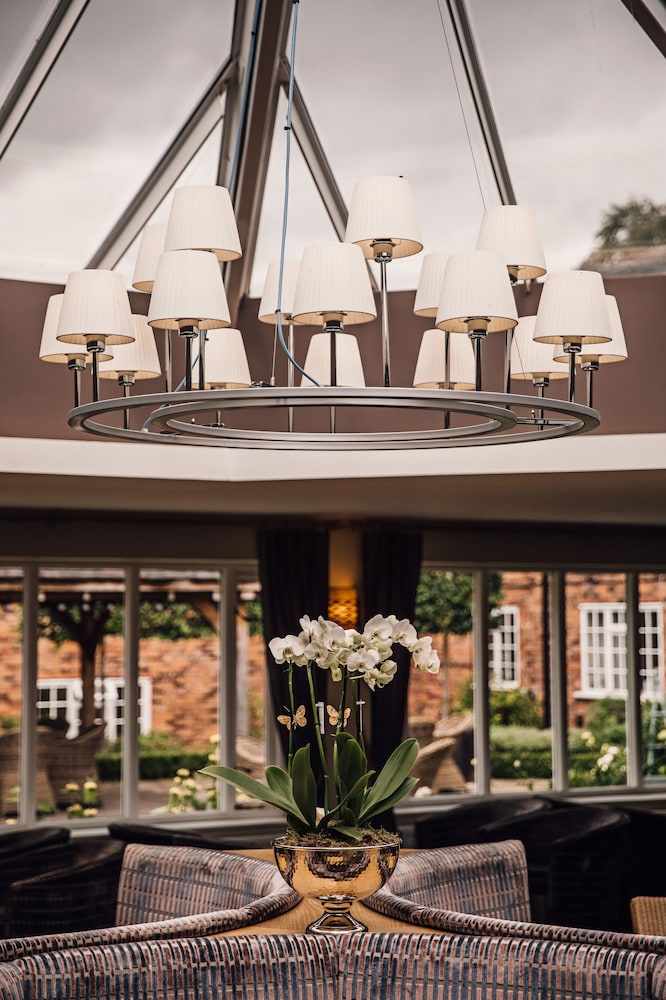 Manor House Hotel 1/48