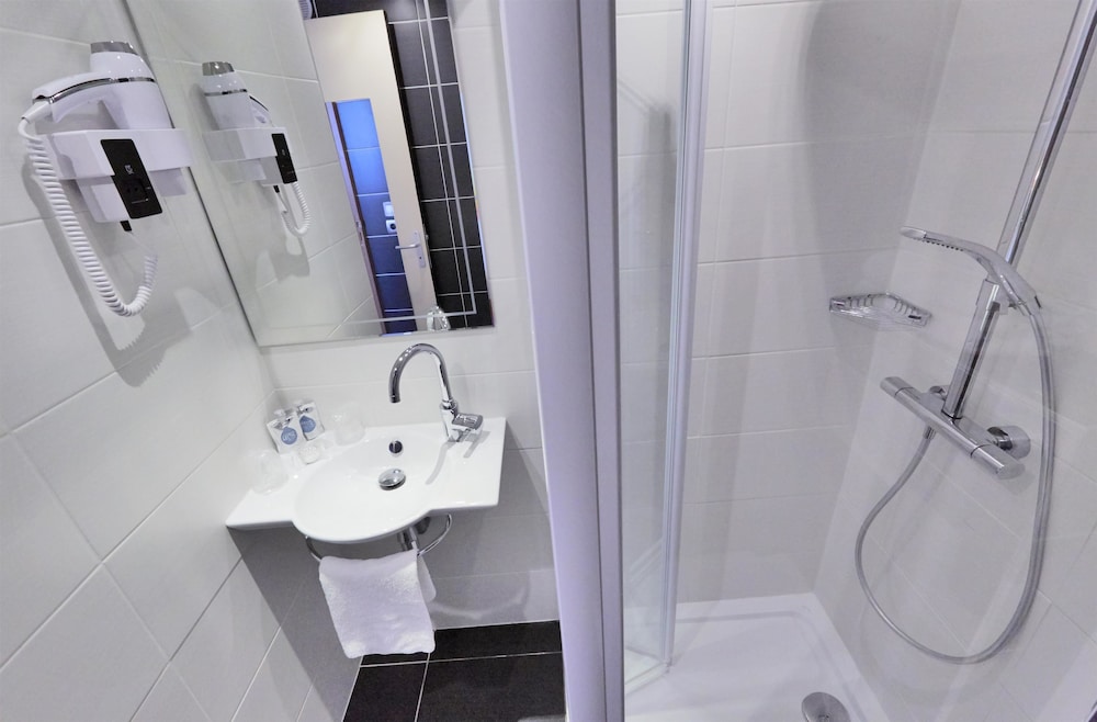Hotel Kyriad Saint Quentin En Yvelines - Montigny 51/58