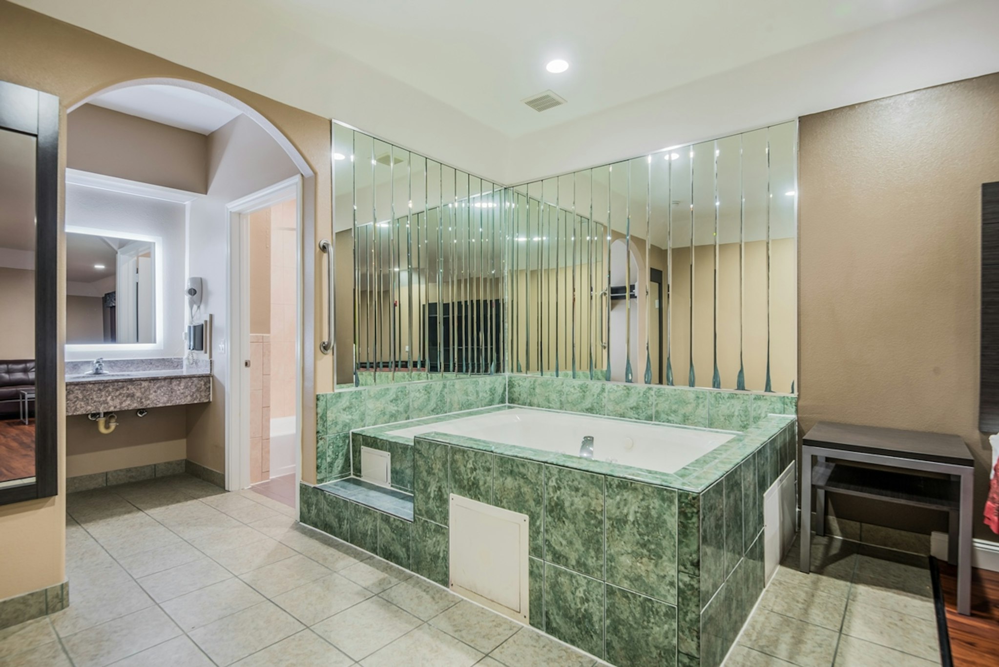 Scottish Inns & Suites IAH Airport Beltway8 24/24