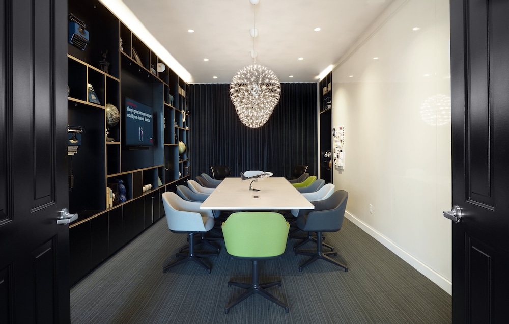 citizenM Boston North Station 53/57