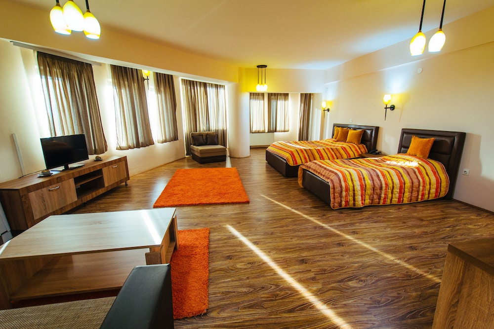 Kristal Palace Hotel 28/71