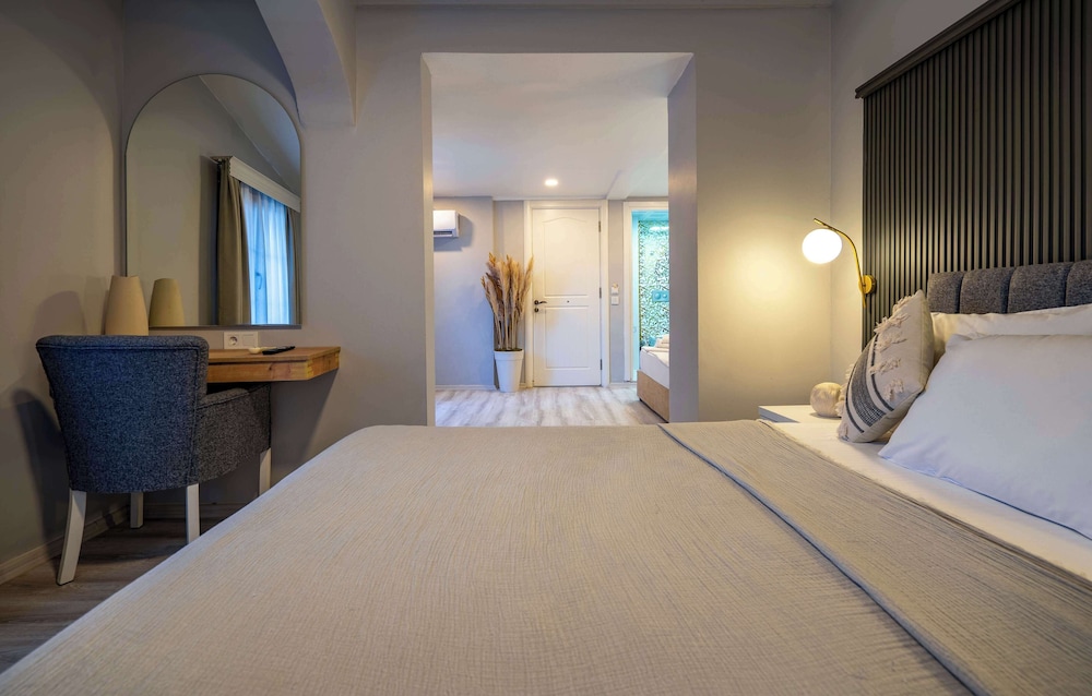 Bugra Alacati - Adults Only 20/42