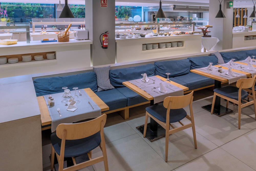 Caprici Beach Hotel & Spa 33/44