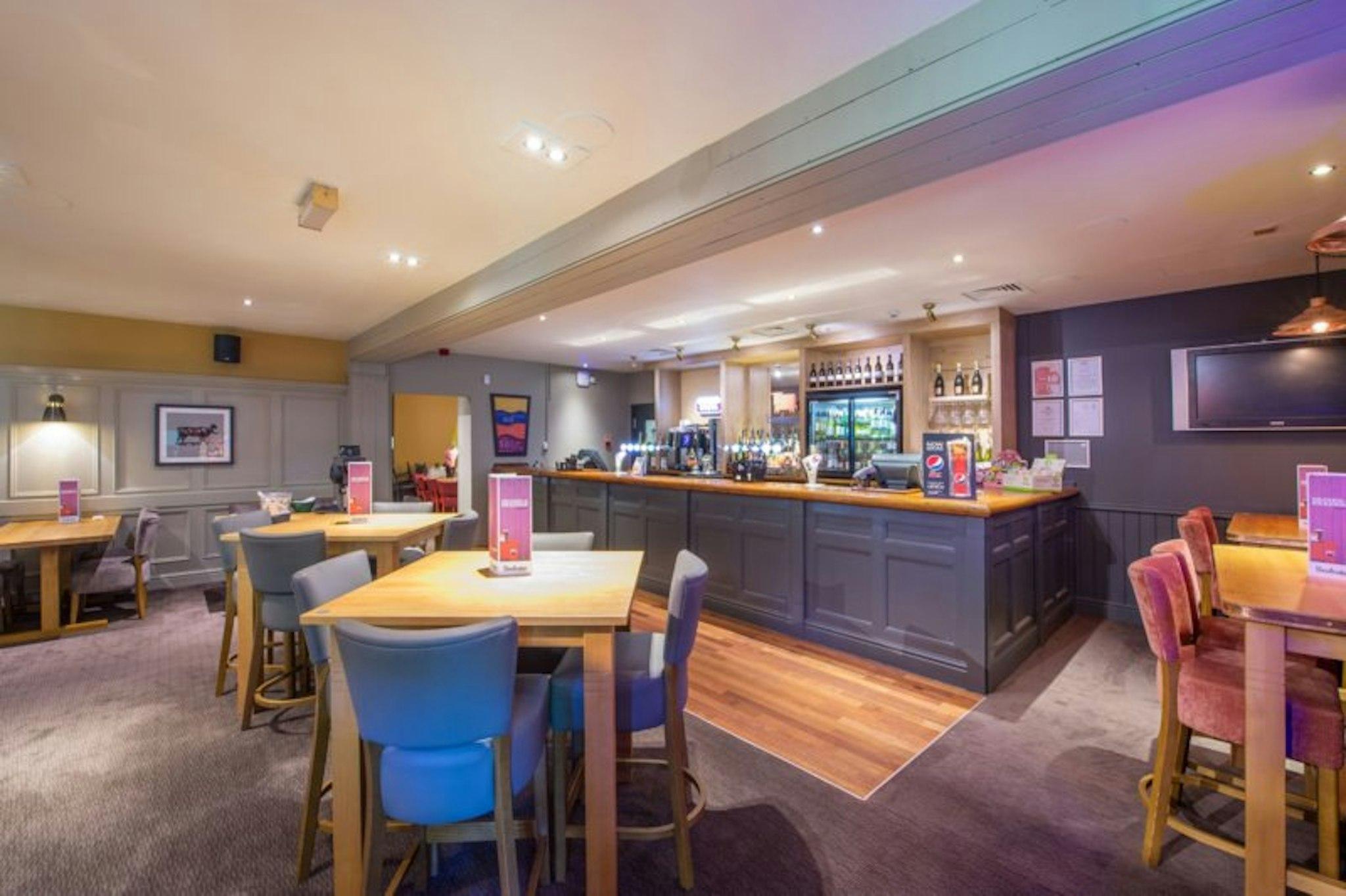 Premier Inn Newport Wales (M4, J24) 28/38