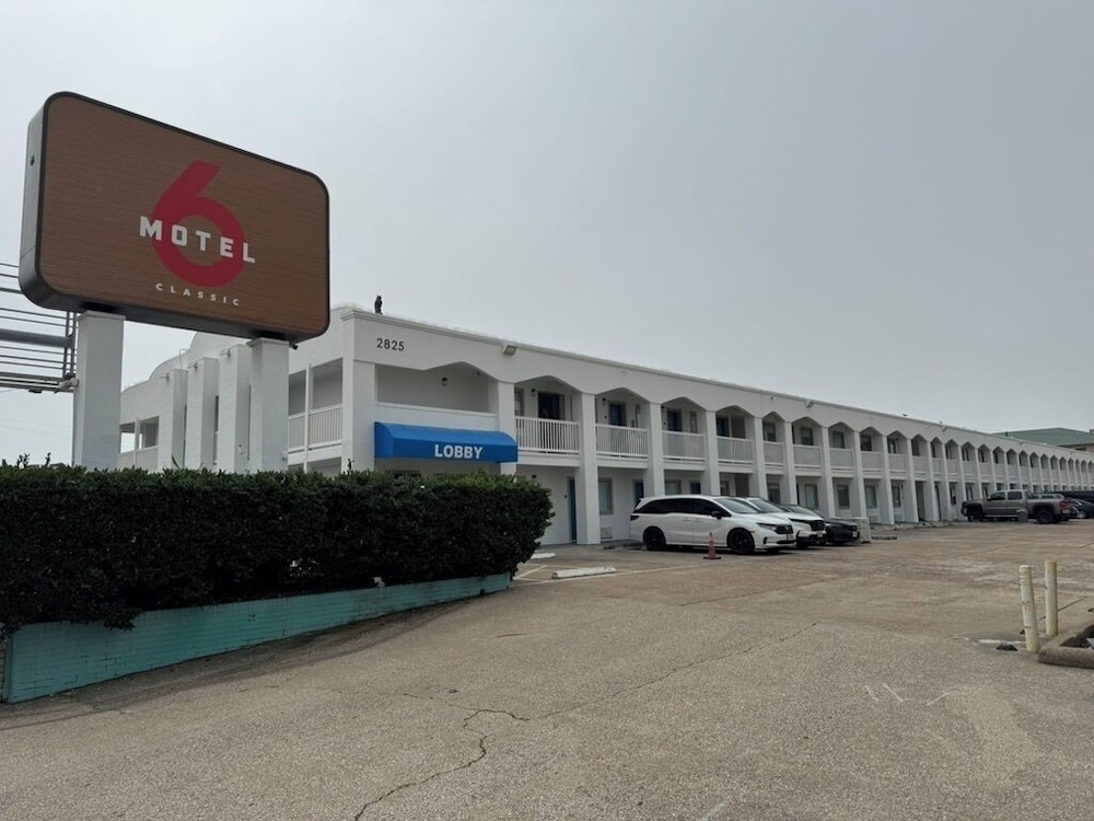Motel6 Galveston, TX - Beach/Seawall 42/48