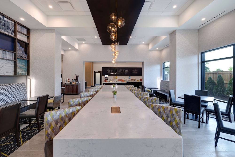 Hampton Inn & Suites by Hilton Burlington Toronto 40/51