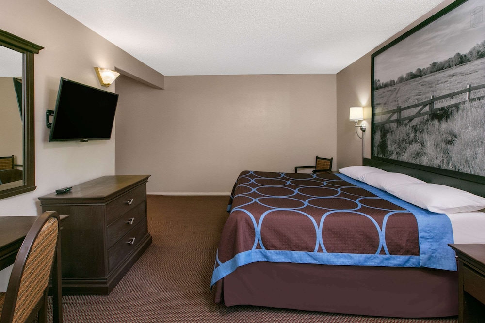 Super 8 by Wyndham Lubbock Civic Center North 7/14