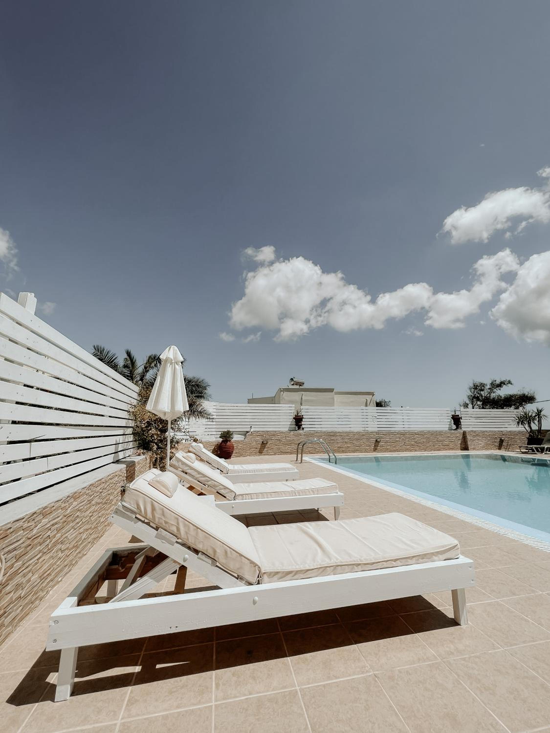 Hotel Thirasia 92/98