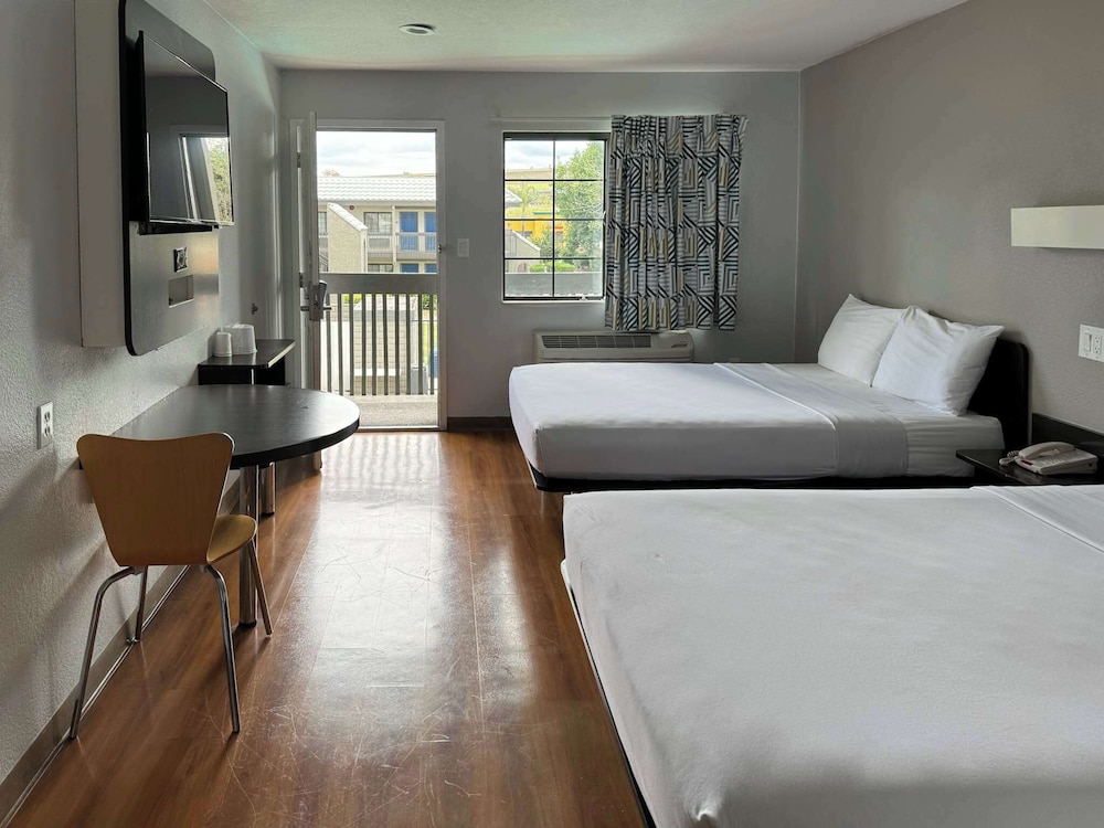 Motel6 Pomona, CA - Los Angeles 17/36