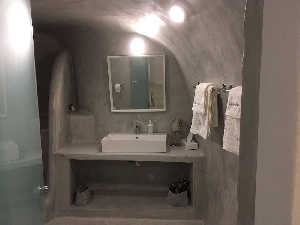 جناح كبير بسرير كوين مع أريكة بجاكوزي، Theodora Suites - Adults Only 4/6