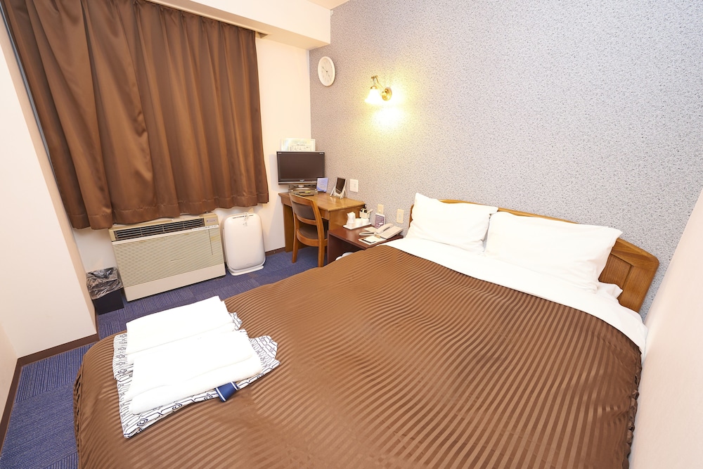 ROOM, DOUBLE BED