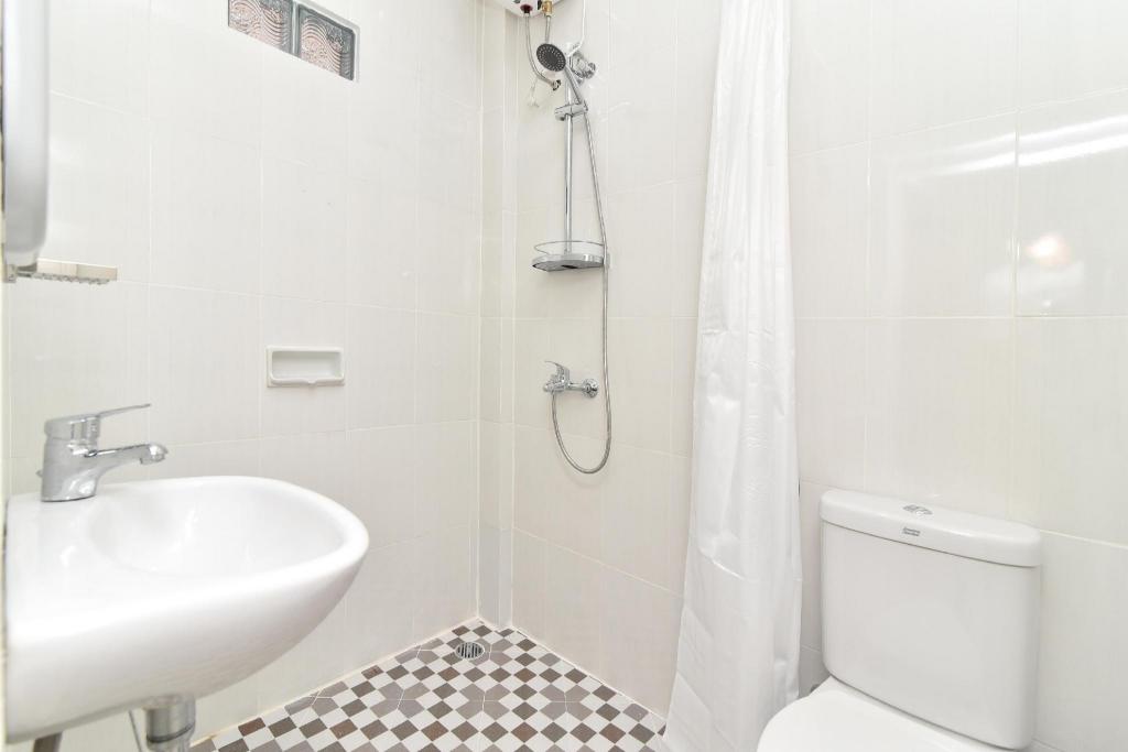 Reddoorz Plus Near Jalan Imam Bonjol Denpasar 27/28