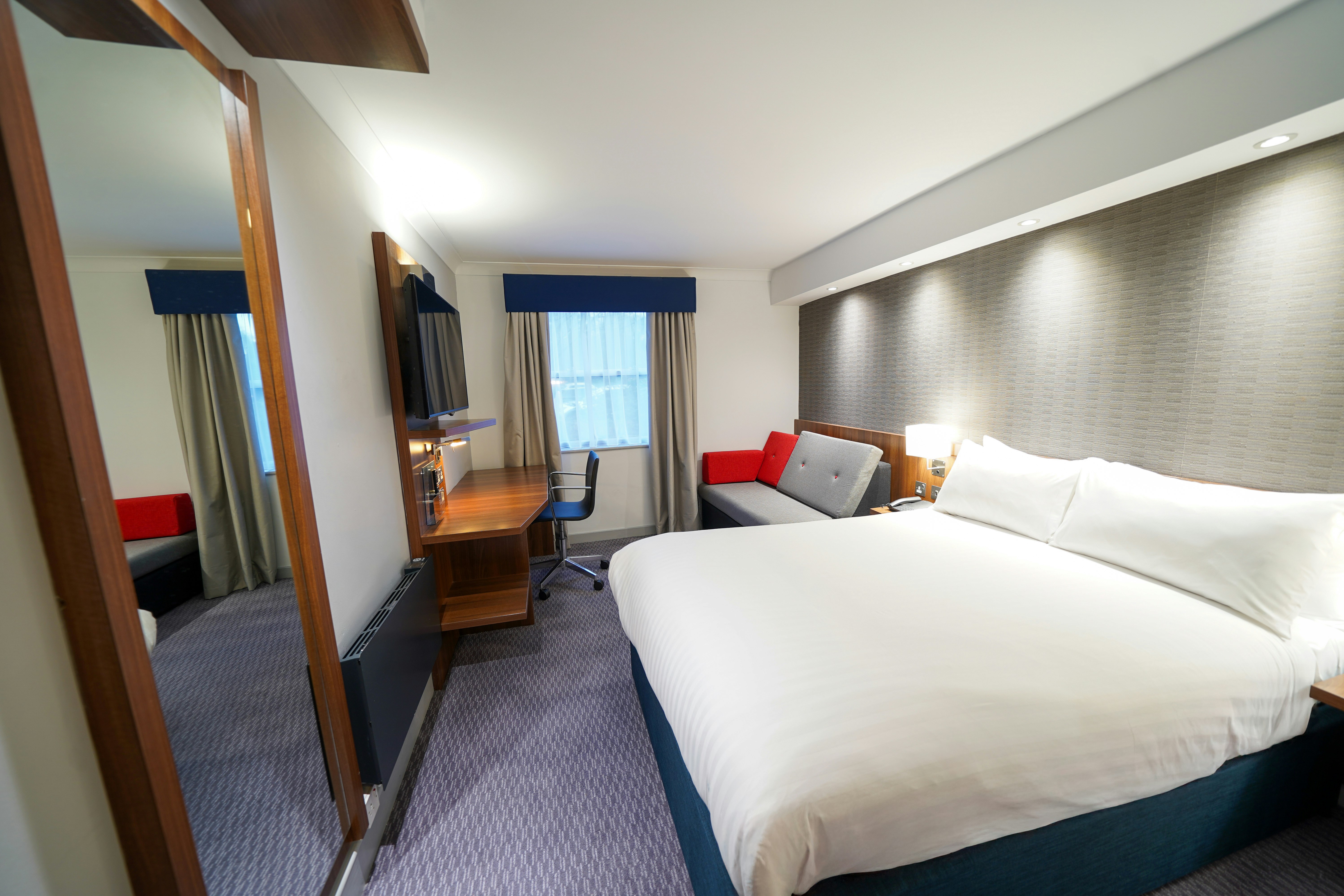 Holiday Inn Express Leeds East 10/32