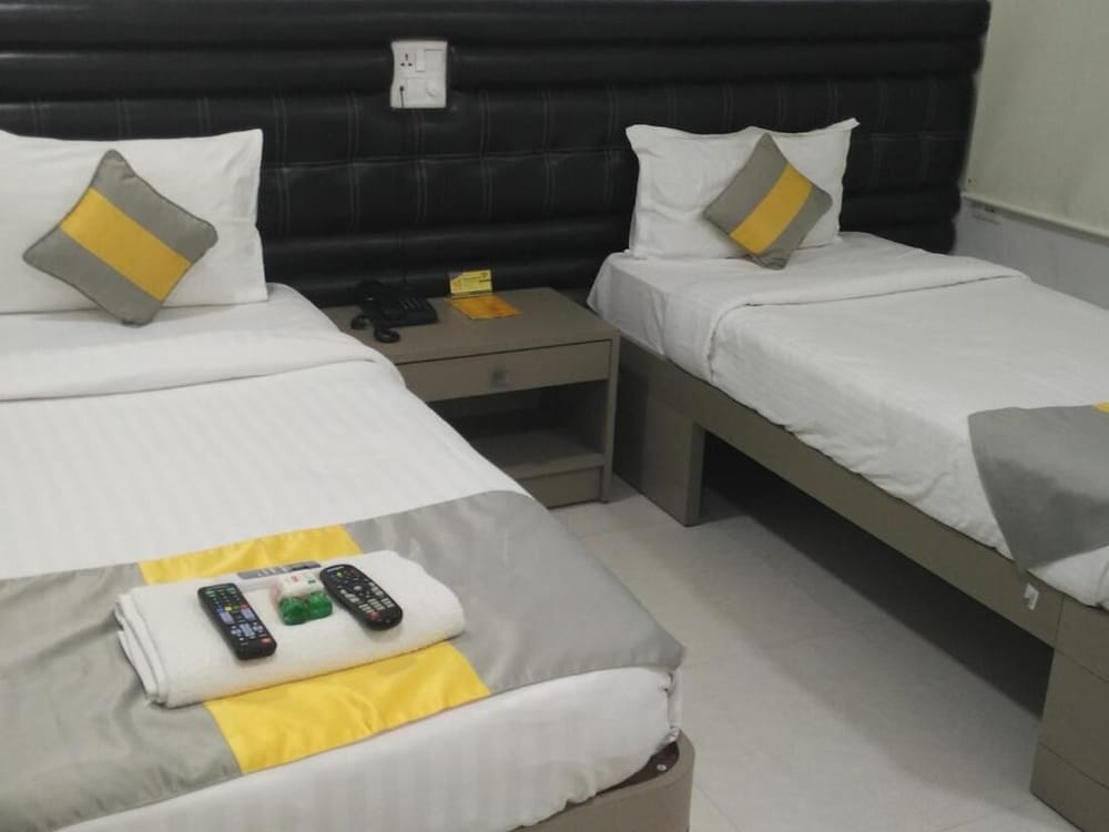 Multiple Bedrooms, 5 King Beds, Bunk Bed, Garden View، Falcons Nest La Riviera 9/10