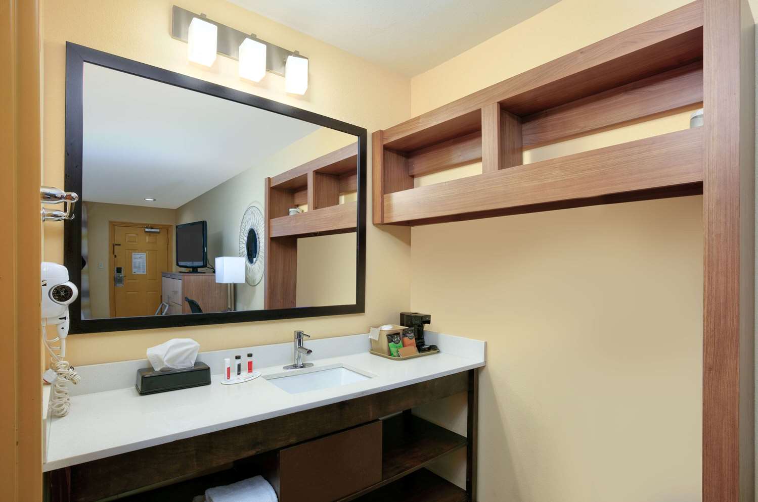 Days Inn By Wyndham Batesville 23/25