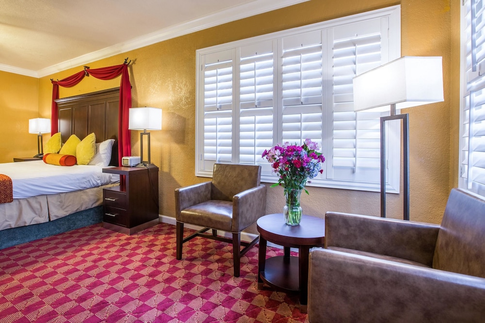 Clarion Collection Hotel Pacific Grove - Monterey 24/30