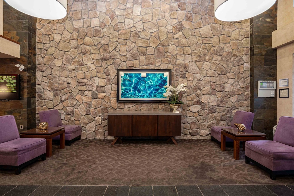 Sandman Hotel & Suites Regina 7/47