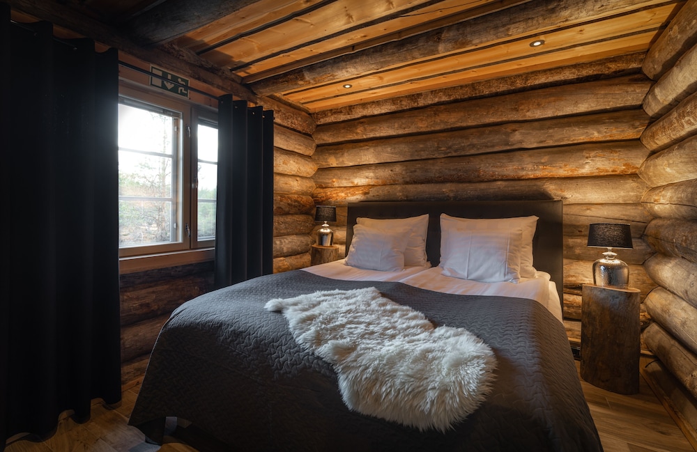 Cabin, 1 Double and 3 Side, Riverside