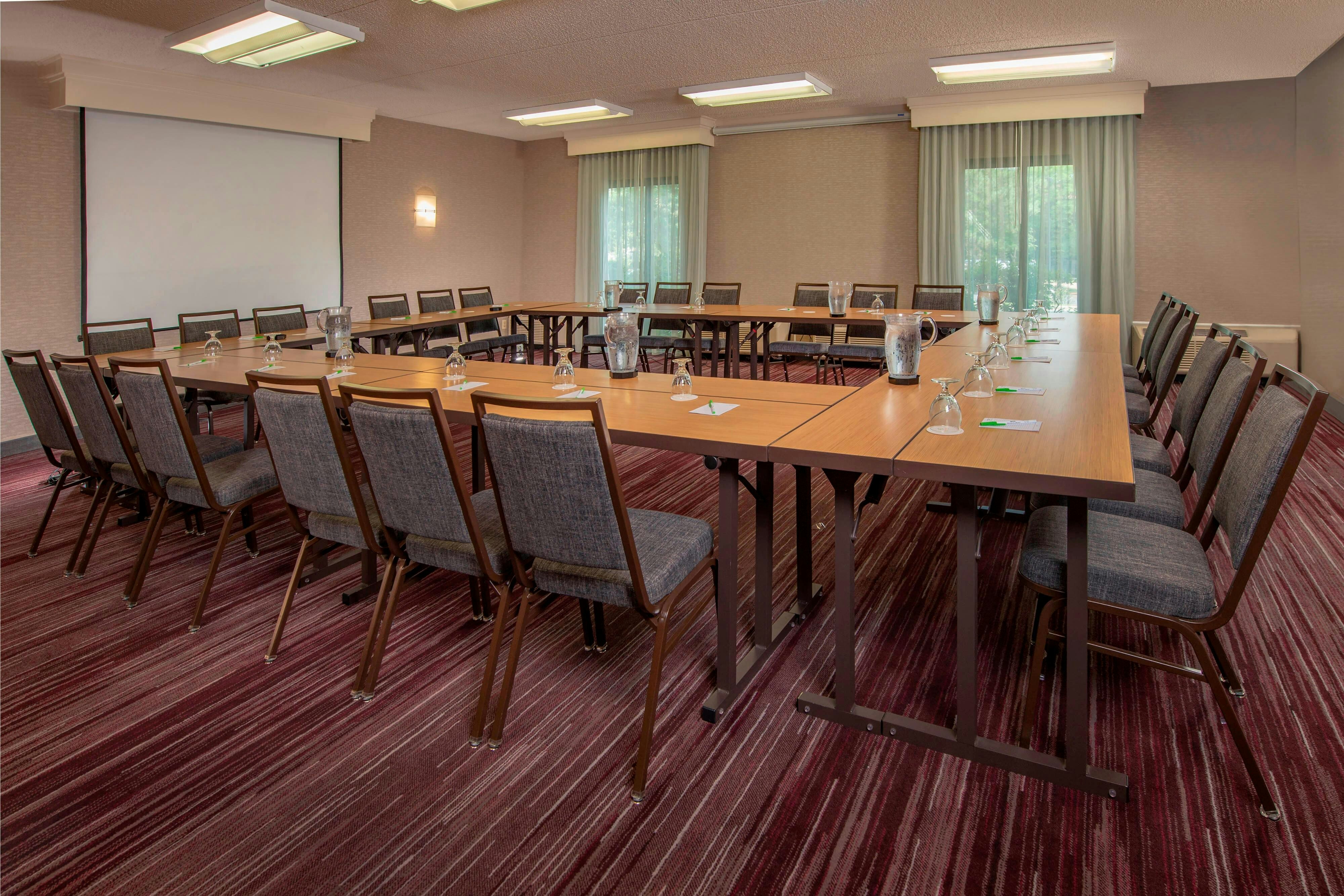 Courtyard By Marriott Rockville 19/25
