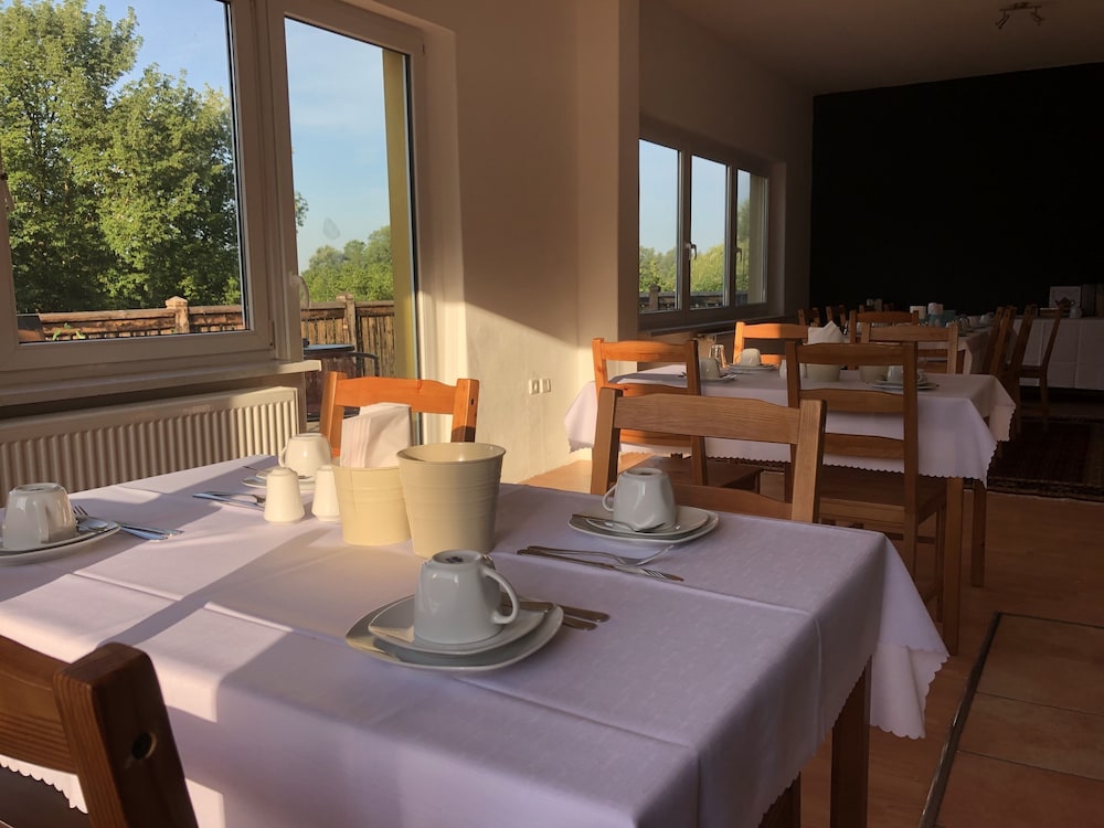 Riverside Inn 30/66