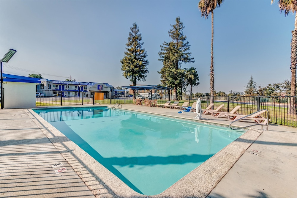 Motel6 Visalia, CA 6/50