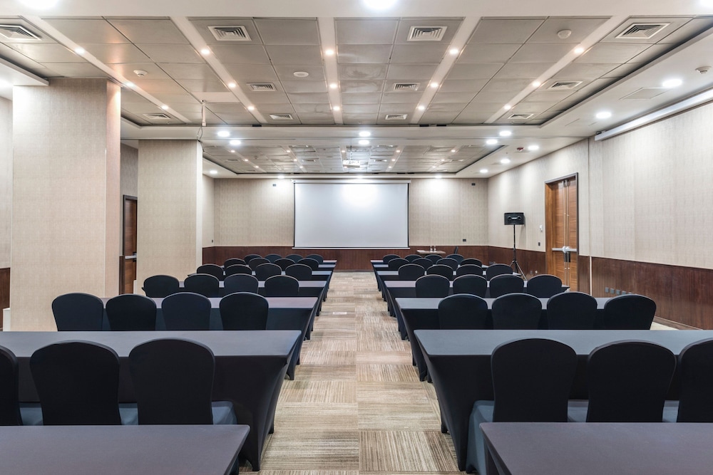 Hotel Courtyard by Marriott Puerto Montt 60/65
