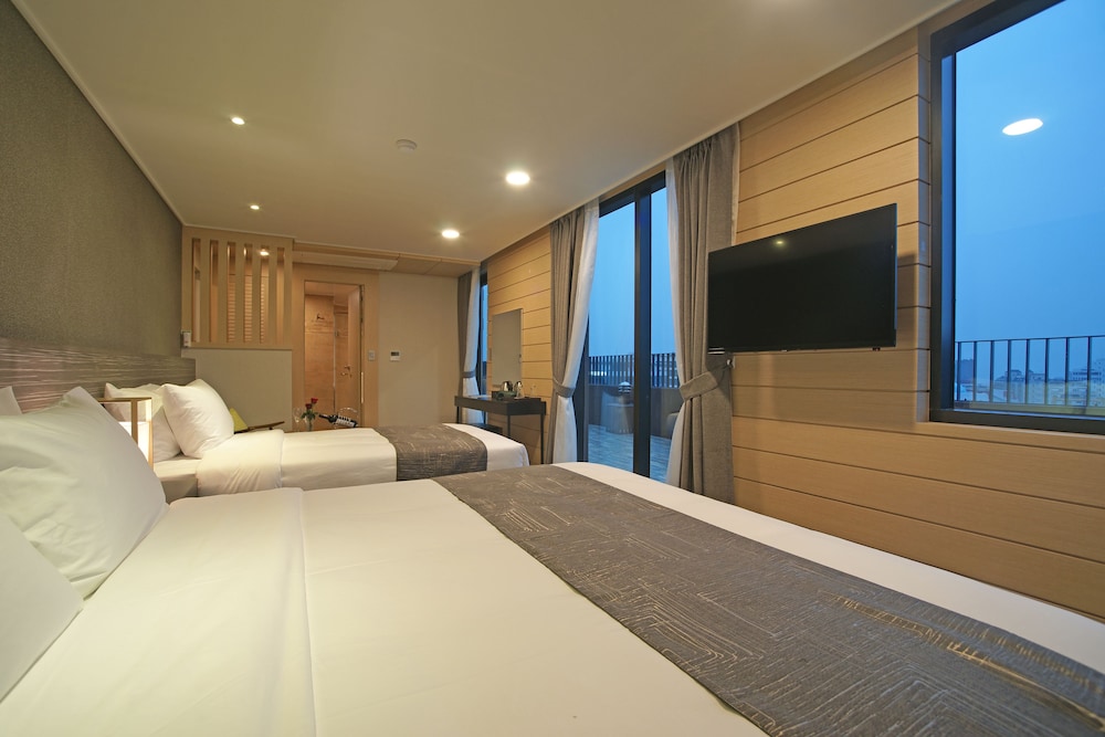 FAMILY, 2 DOUBLE BEDS