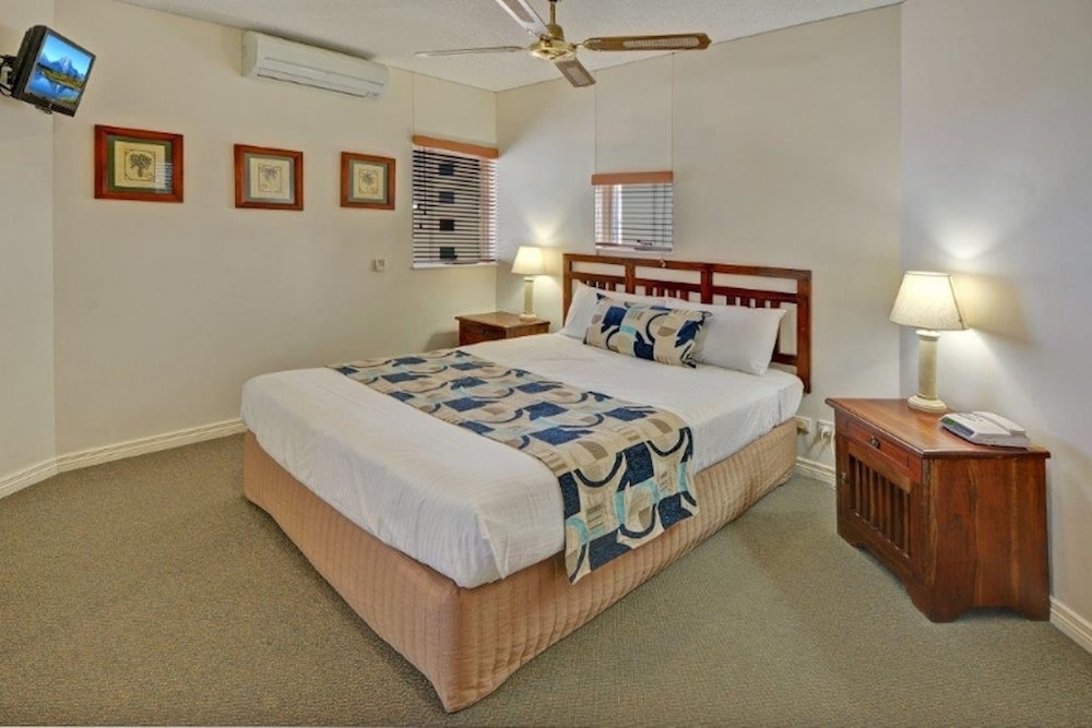 Raffles Mooloolaba 24/70