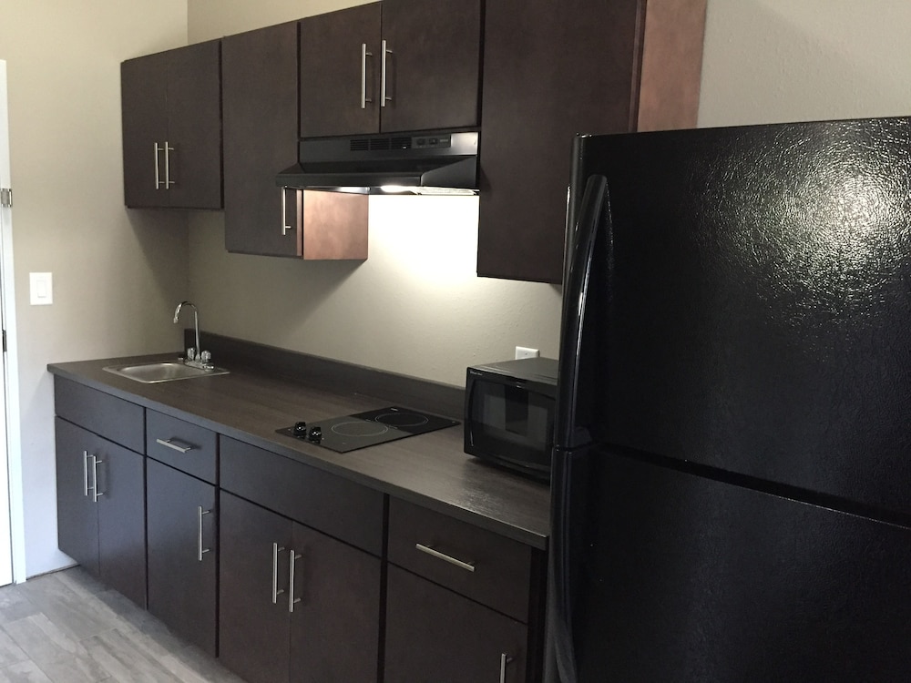 Home Inn And Suites 11/49