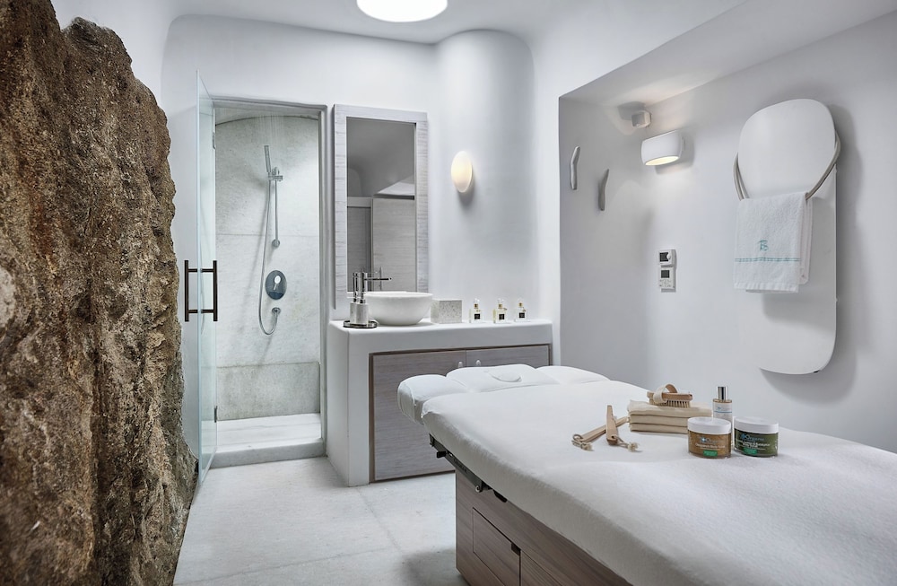 Belvedere Waterfront Villa and Suites 47/49