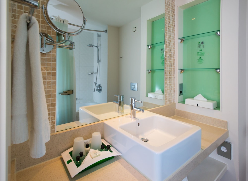 غرفة قياسية بسرير فردي، Holiday Inn Stevenage 6/7